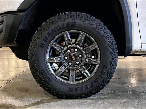 Used 2024 GMC Sierra 1500 AT4X image 7