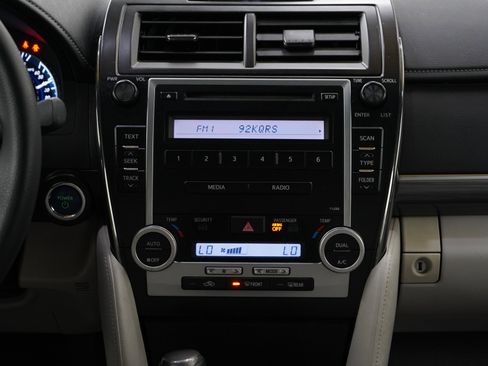 Used 2012 Toyota Camry LE FWD image 15
