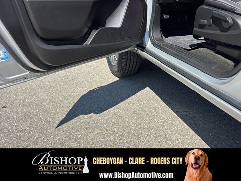 Used 2016 GMC Canyon SLE w/ All Terrain Package AWD/4WD image 17