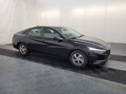 Used 2021 Hyundai Elantra SE FWD image 11