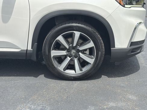 Certified 2025 Honda Pilot Touring image 33