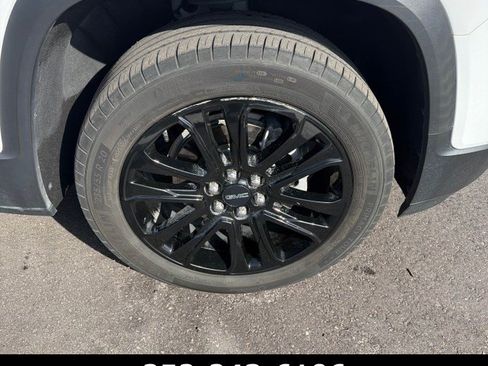 Used 2023 GMC Acadia SLE w/ Driver Convenience Package FWD image 9