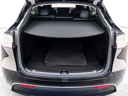 Used 2024 Tesla Model Y Long Range image 28