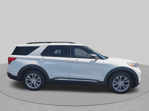 Used 2020 Ford Explorer XLT w/ Equipment Group 202A AWD/4WD image 11