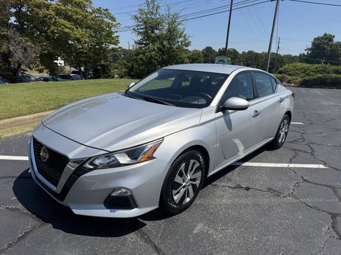 Used 2019 Nissan Altima 2.5 S FWD image 1