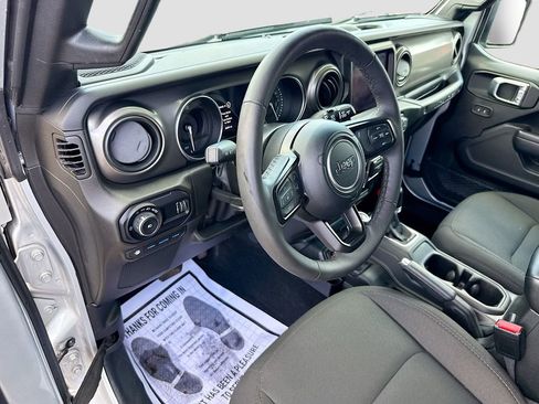 Used 2023 Jeep Wrangler Unlimited w/ Sun & Screen Package AWD/4WD image 10