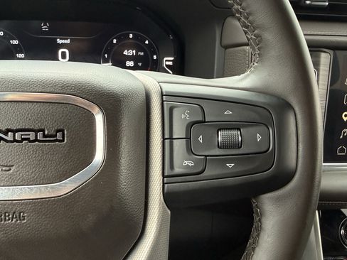 Used 2023 GMC Yukon XL Denali RWD image 18