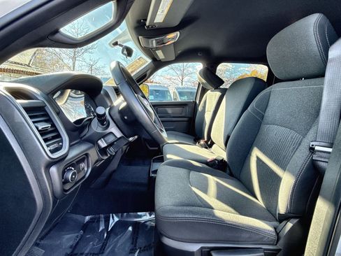 Used 2024 RAM 2500 Tradesman w/ Chrome Appearance Group image 13