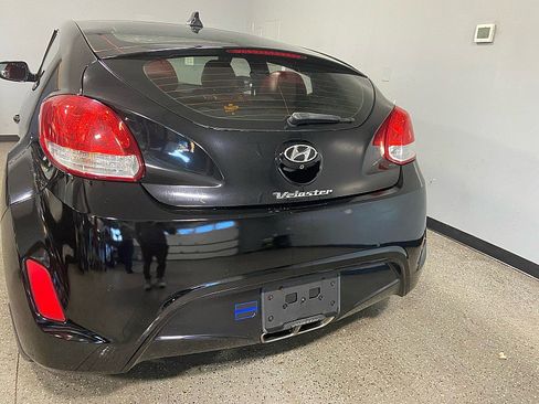 Used 2012 Hyundai Veloster w/ Style Pkg image 4