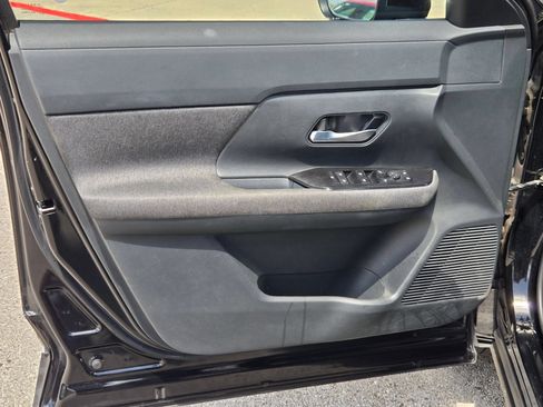 Used 2025 Nissan Kicks SV FWD image 7