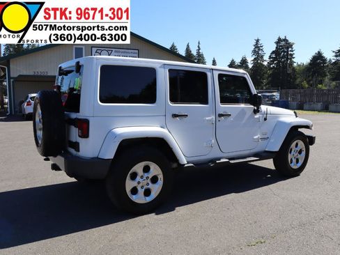 Used 2013 Jeep Wrangler Unlimited Sahara w/ Connectivity Group AWD/4WD image 6