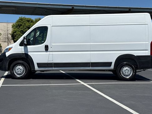 Used 2025 RAM ProMaster 2500 w/ Convenience Group FWD image 13