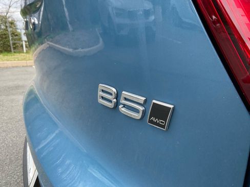 Certified 2024 Volvo XC40 B5 Plus w/ Climate Package image 17