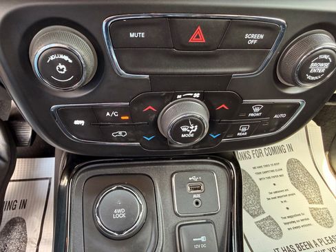 Used 2020 Jeep Compass Limited AWD/4WD image 13