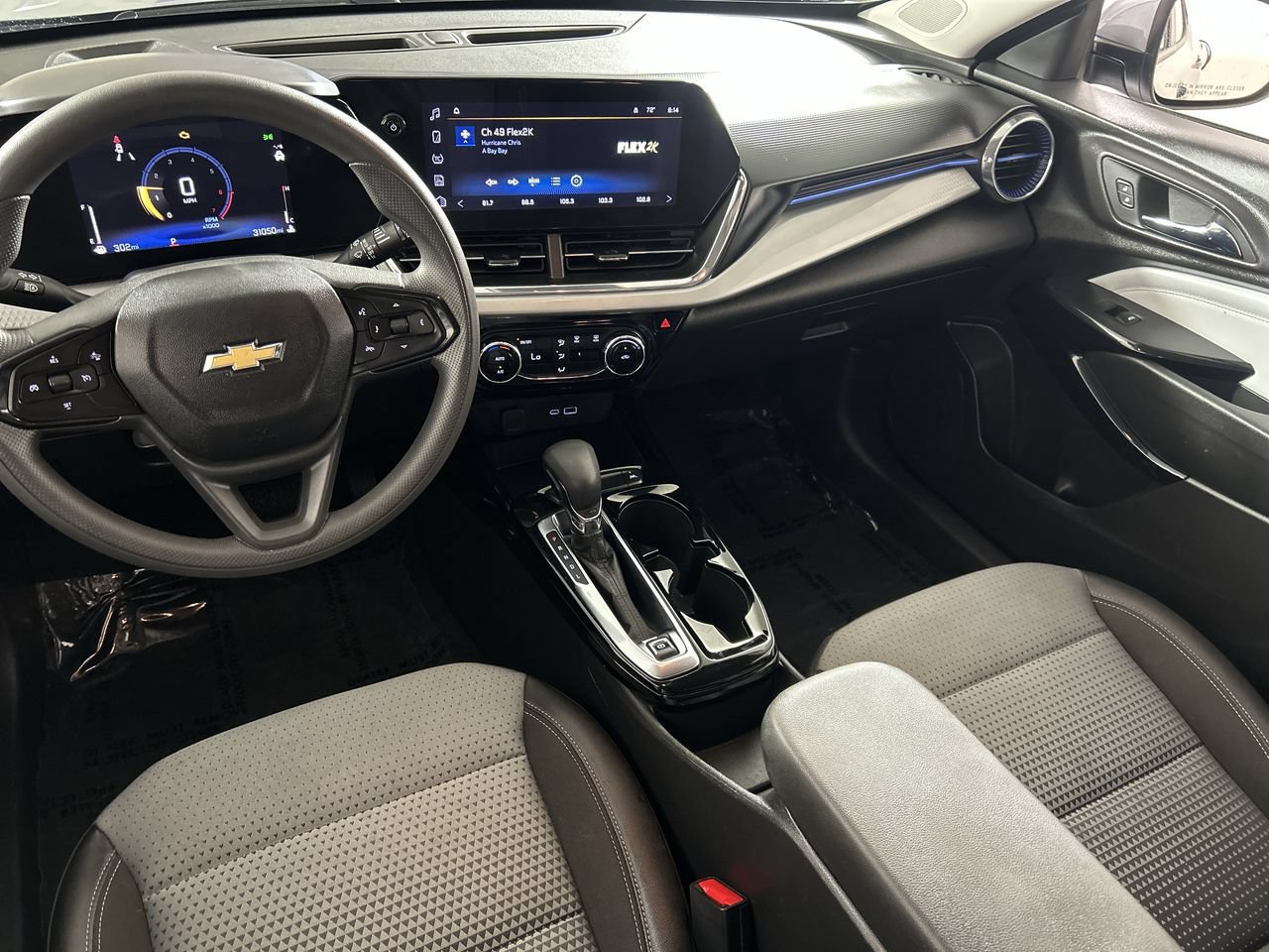Used 2025 Chevrolet Trax LT FWD image 23