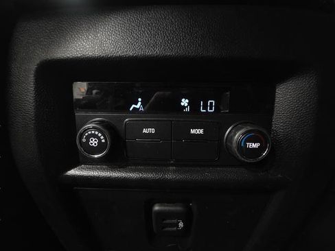 Used 2023 Chevrolet Traverse LT AWD/4WD image 29