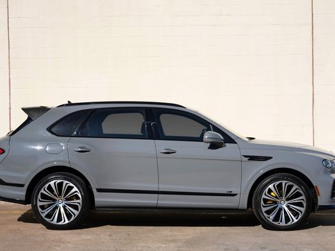 Used 2022 Bentley Bentayga AWD/4WD image 59