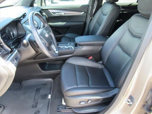 Used 2022 Cadillac XT6 Luxury FWD image 16