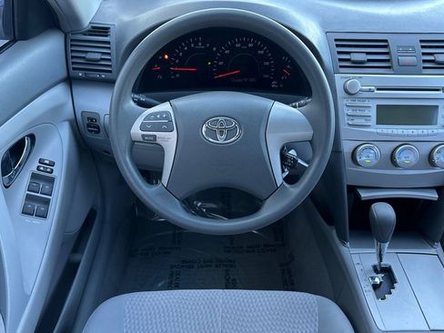 Used 2010 Toyota Camry LE image 14