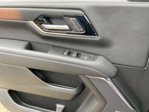 Used 2025 GMC Yukon Denali image 48