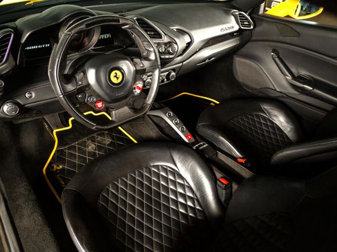 Used 2016 Ferrari 488 GTB image 4