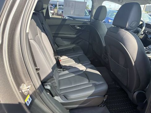 Used 2023 Audi Q7 3.0T Premium AWD/4WD image 17