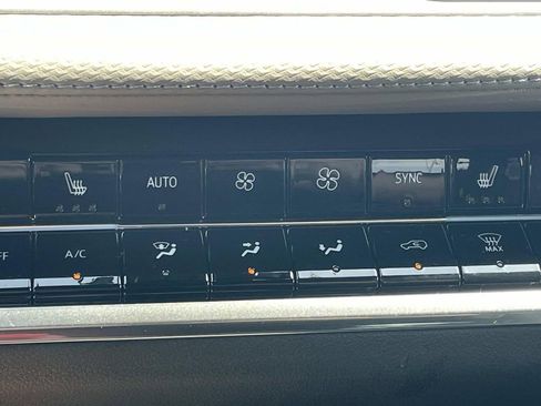Used 2025 Chevrolet Equinox LT w/ Convenience Package II FWD image 24