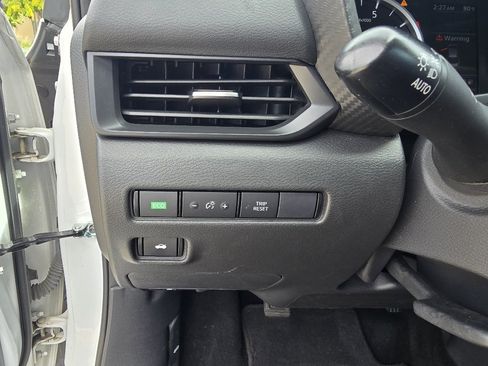 Used 2024 Nissan Sentra S FWD image 19
