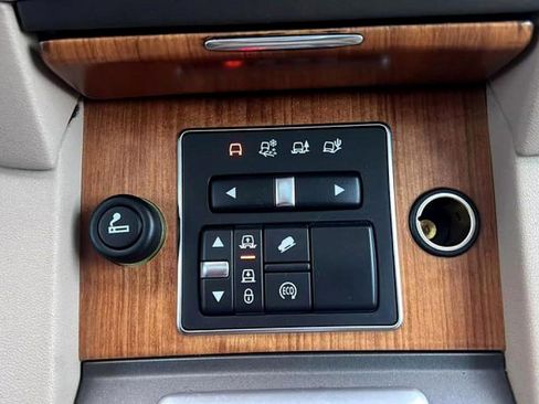 Used 2016 Land Rover LR4 HSE image 32