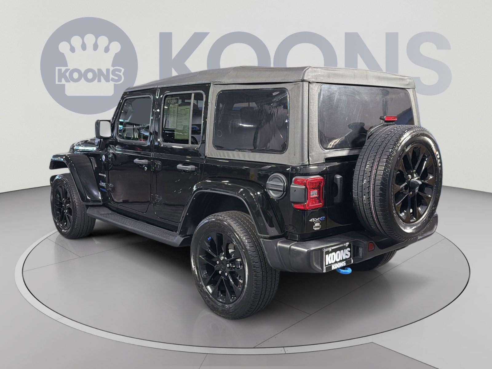 Used 2022 Jeep Wrangler Unlimited Sahara w/ Cold Weather Group AWD/4WD image 2