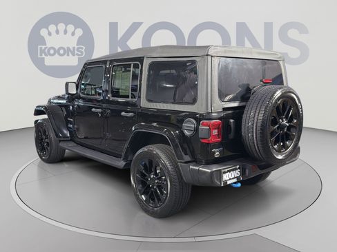 Used 2022 Jeep Wrangler Unlimited Sahara w/ Cold Weather Group AWD/4WD image 2