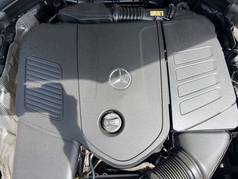Used 2025 Mercedes-Benz GLC 300 4MATIC image 36