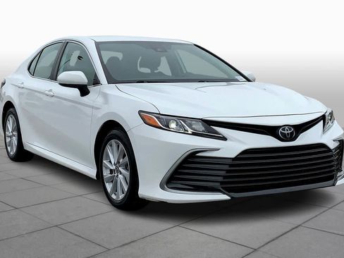 Used 2022 Toyota Camry LE image 2
