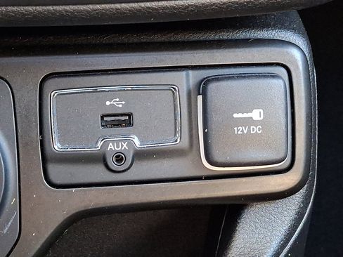 Certified 2022 Jeep Renegade Limited w/ Sun, Sound & Wheels Group image 26