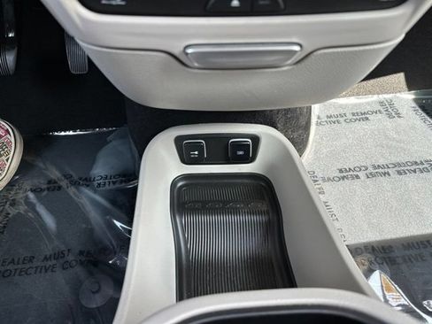 Used 2020 Chrysler Pacifica Touring-L Plus FWD image 32