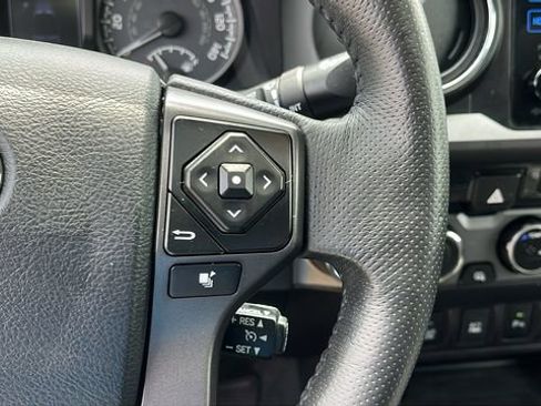Certified 2017 Toyota Tacoma TRD Off-Road AWD/4WD image 13