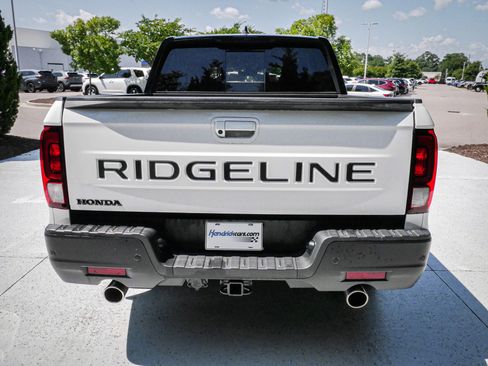 Used 2024 Honda Ridgeline Black Edition image 10