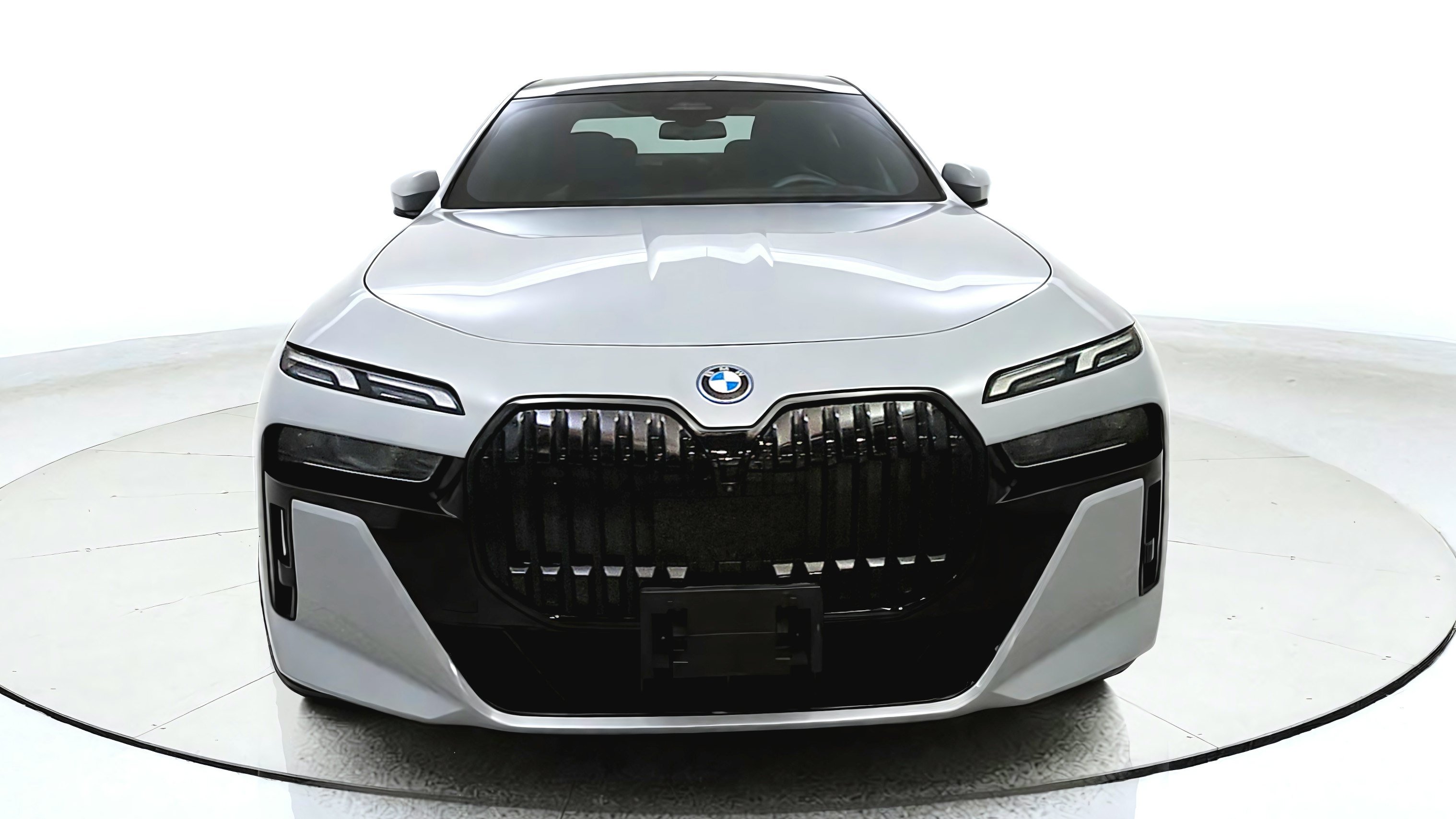 Used 2023 BMW i7 xDrive60 w/ Parking Assistance Package AWD/4WD image 2