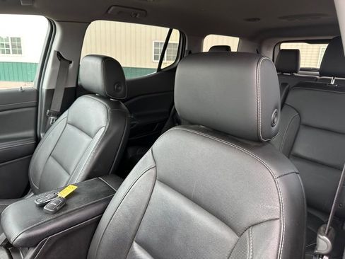 Used 2019 GMC Acadia SLT AWD/4WD image 3