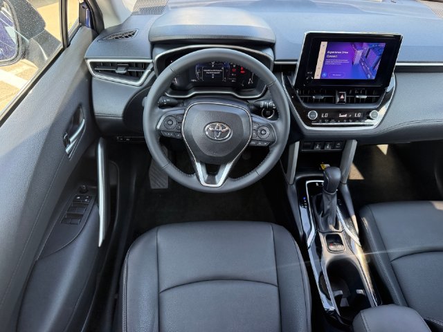 Used 2023 Toyota Corolla Cross XLE w/ Convenience Package AWD/4WD image 22