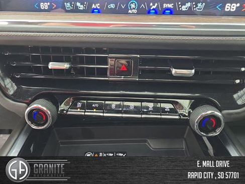 Used 2025 Chevrolet Tahoe High Country AWD/4WD image 18