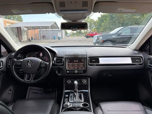 Used 2016 Volkswagen Touareg Sport AWD/4WD image 23