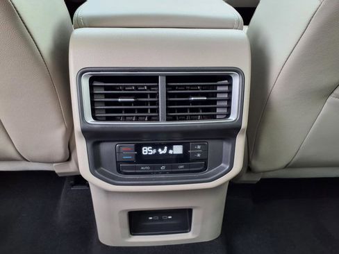 Used 2024 Volkswagen Atlas SE image 17