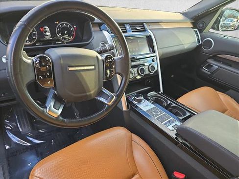 Used 2020 Land Rover Discovery HSE image 16