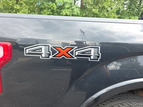 Used 2015 Ford F150 Lariat w/ Equipment Group 502A Luxury AWD/4WD image 8