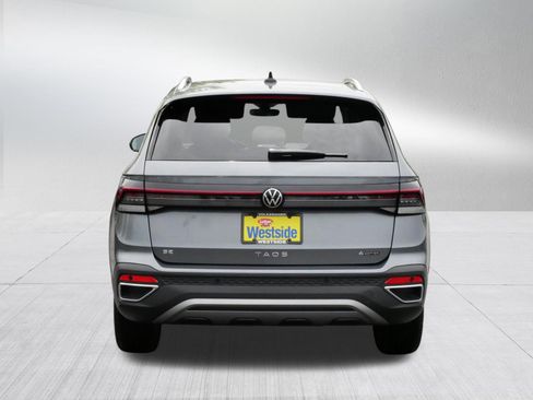 Used 2025 Volkswagen Taos SE w/ Panoramic Sunroof Package AWD/4WD image 6