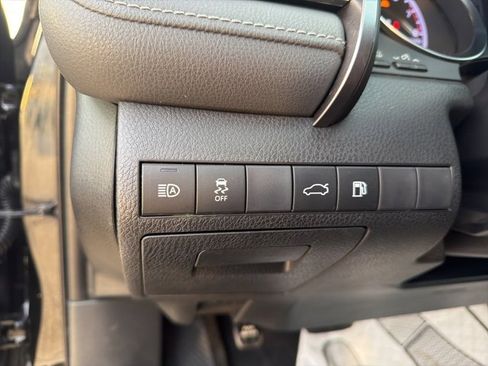 Used 2018 Toyota Camry L image 17