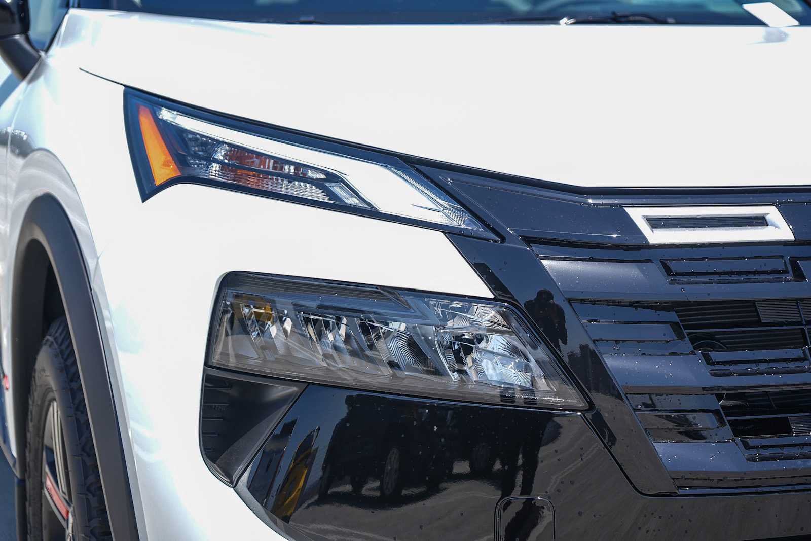 Used 2026 Nissan Rogue SV AWD/4WD image 4