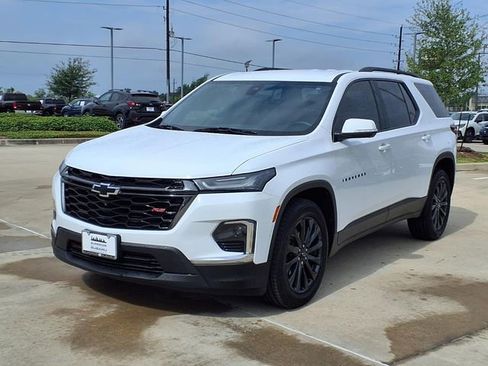 Used 2023 Chevrolet Traverse RS FWD image 3
