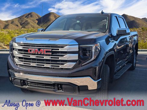 Used 2025 GMC Sierra 1500 SLE image 1
